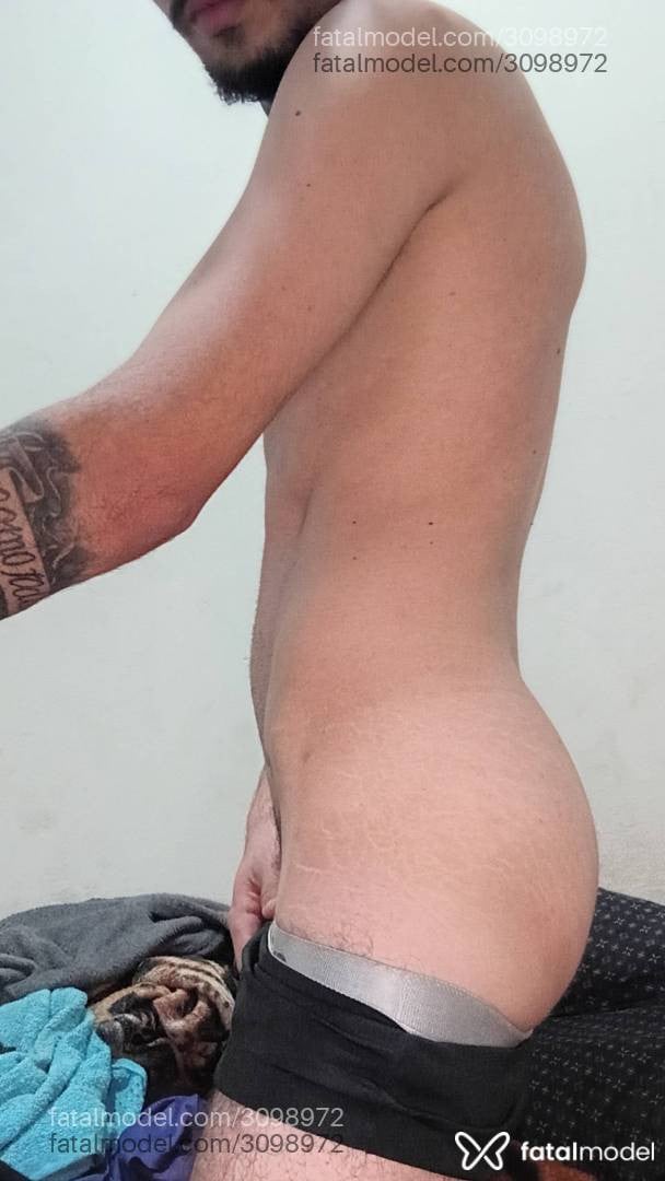 Acompanhante homem loira (o) de olhos verdes - Menortatuado