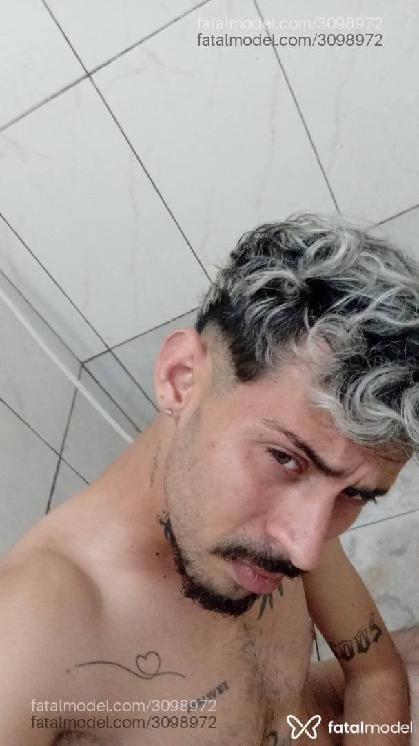 Acompanhante homem loira (o) de olhos verdes - Menortatuado
