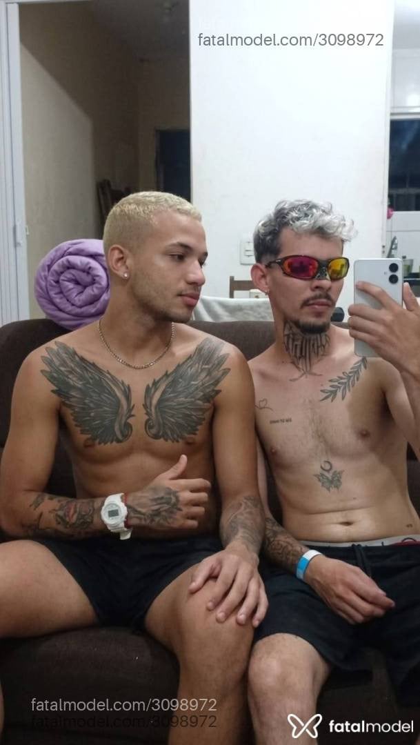 Acompanhante homem loira (o) de olhos verdes - Menortatuado