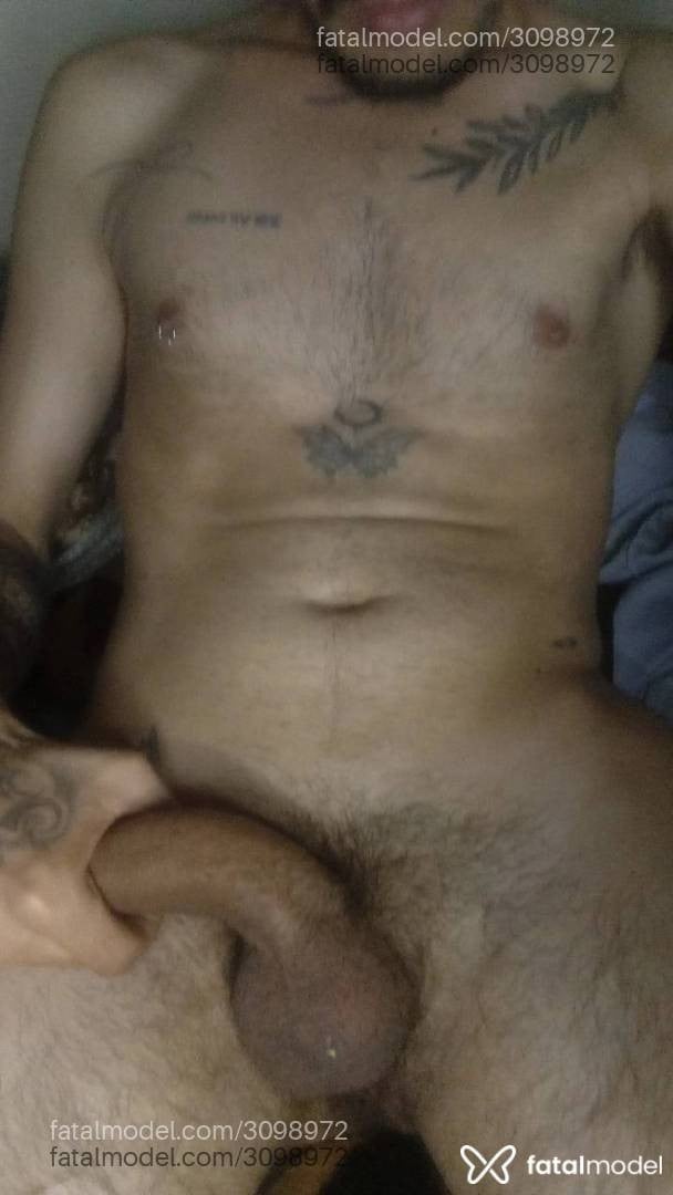 Acompanhante homem loira (o) de olhos verdes - Menortatuado
