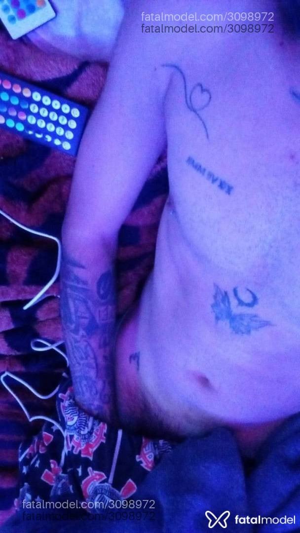 Acompanhante homem loira (o) de olhos verdes - Menortatuado