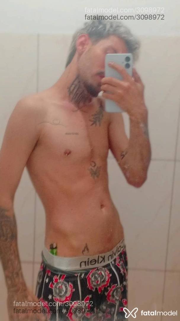 Acompanhante homem loira (o) de olhos verdes - Menortatuado