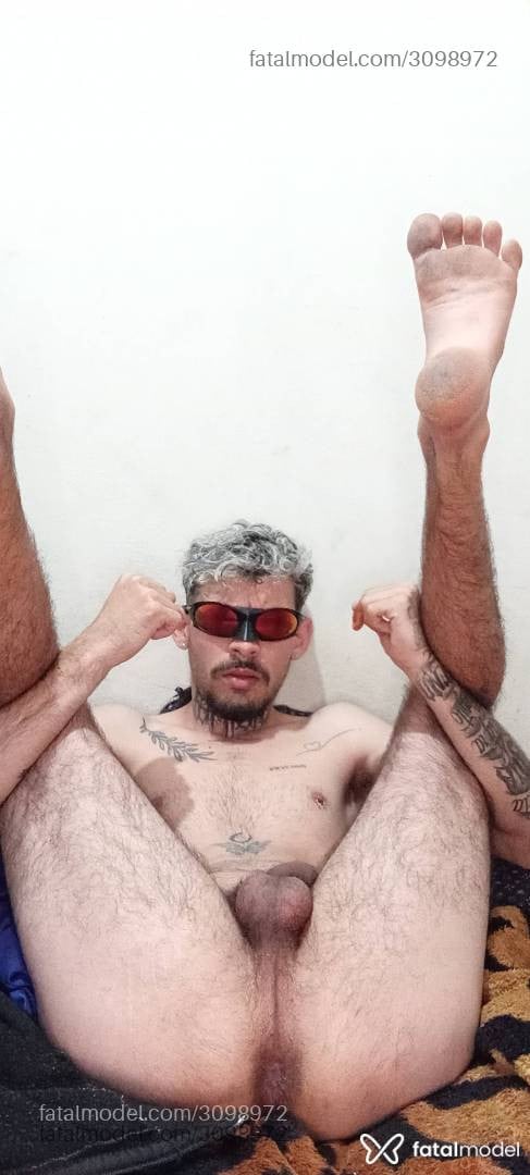 Acompanhante homem loira (o) de olhos verdes - Menortatuado