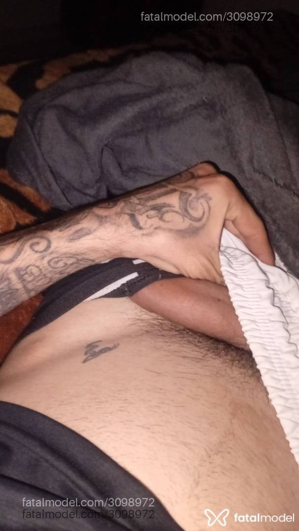 Acompanhante homem loira (o) de olhos verdes - Menortatuado