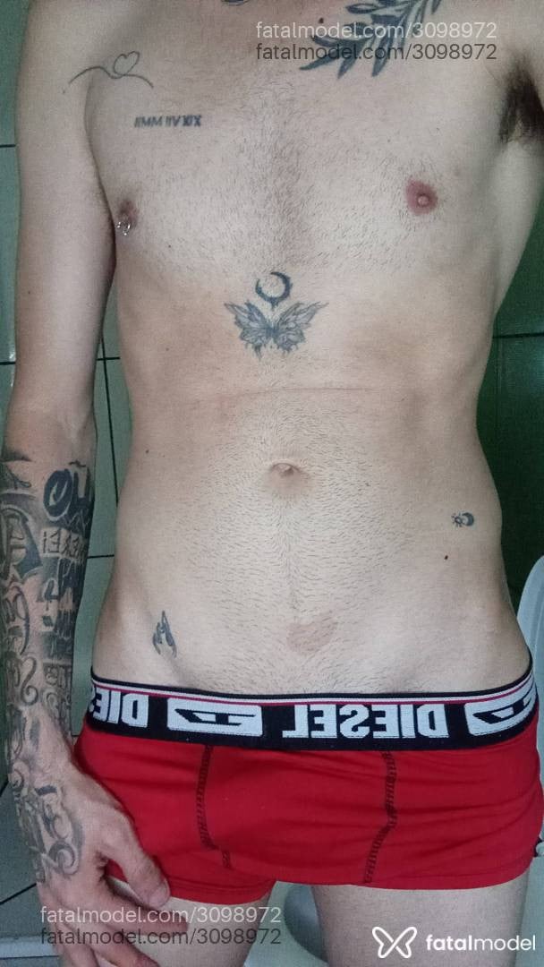 Acompanhante homem loira (o) de olhos verdes - Menortatuado