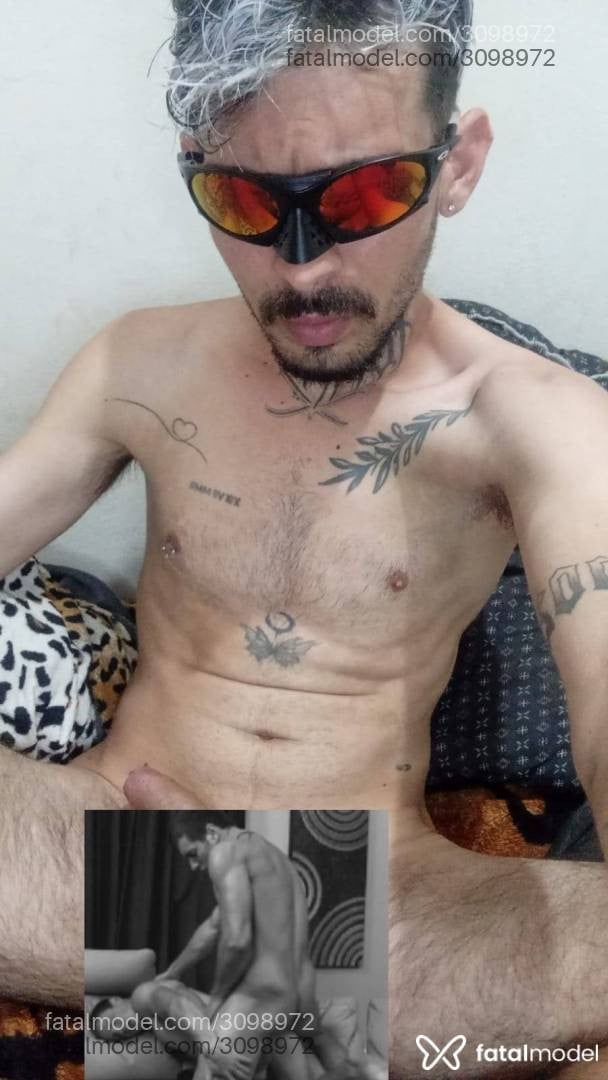 Acompanhante homem loira (o) de olhos verdes - Menortatuado
