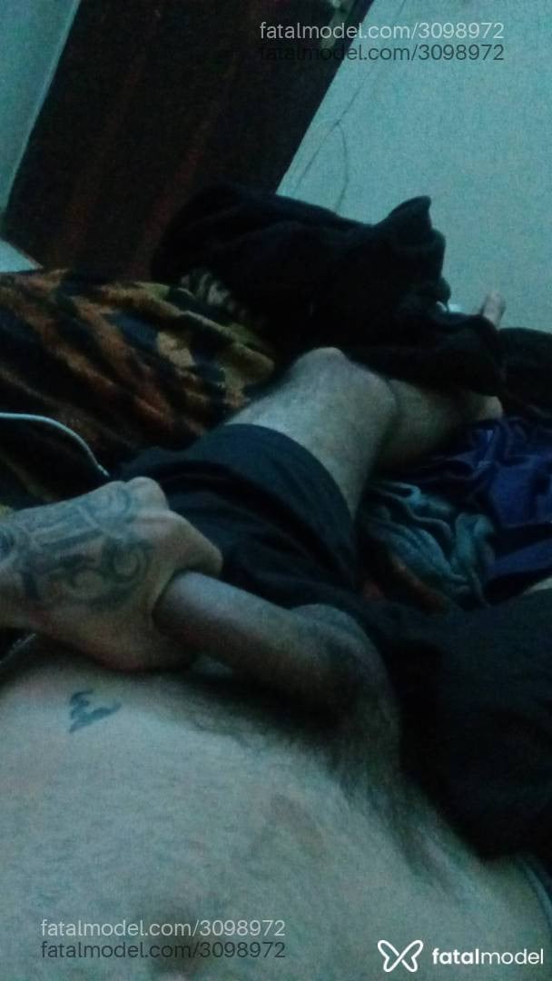 Acompanhante homem loira (o) de olhos verdes - Menortatuado