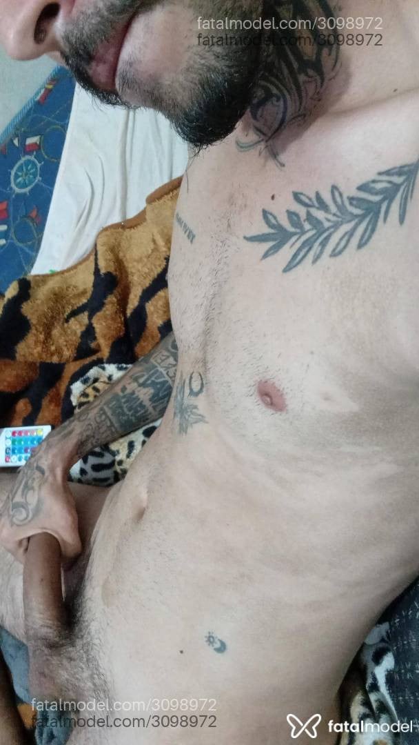 Acompanhante homem loira (o) de olhos verdes - Menortatuado