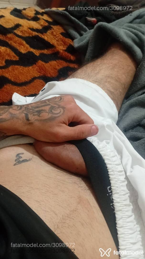 Acompanhante homem loira (o) de olhos verdes - Menortatuado
