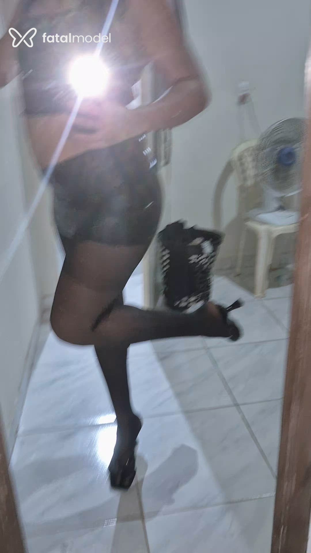 Acompanhante mulher trans com cabelo castanho de olhos castanhos - Mai