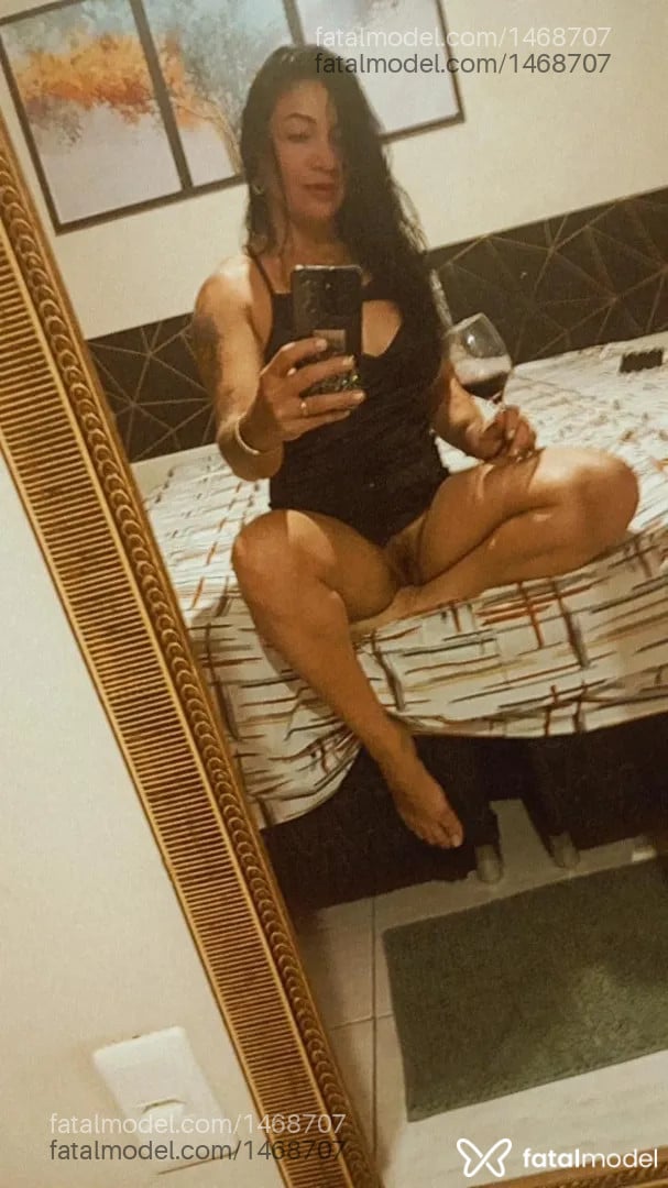 Acompanhante mulher morena (o) de olhos verdes - Bia Campos