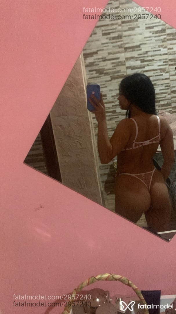 Acompanhante mulher morena (o) de olhos castanhos - Mirella