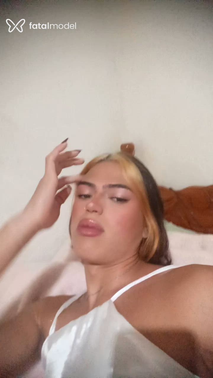Acompanhante mulher trans com cabelo castanho de olhos castanhos - Maya Miller Acompanhante mulher trans com cabelo castanho de olhos castanhos - Maya Miller