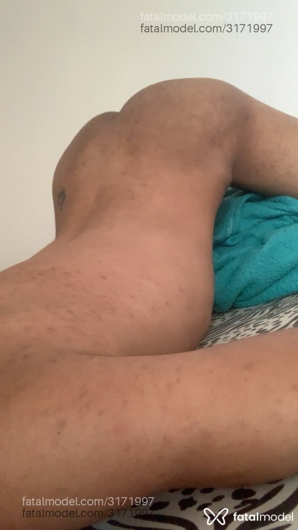 Acompanhante homem com cabelo colorido de olhos castanhos - Bruninho