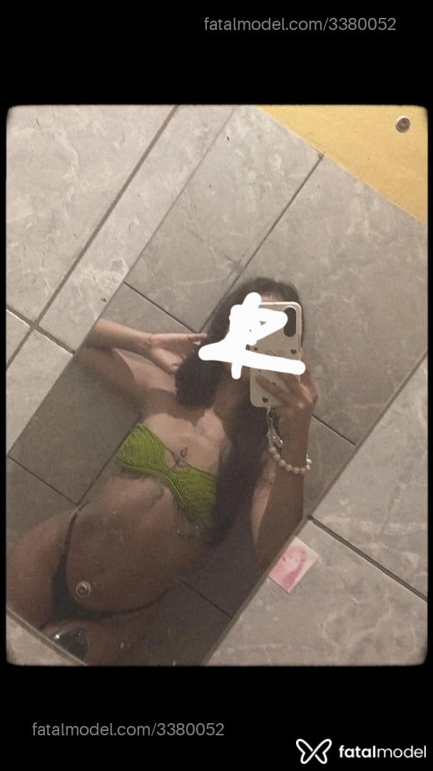 Acompanhante mulher com cabelo castanho de olhos mel - Anezinha