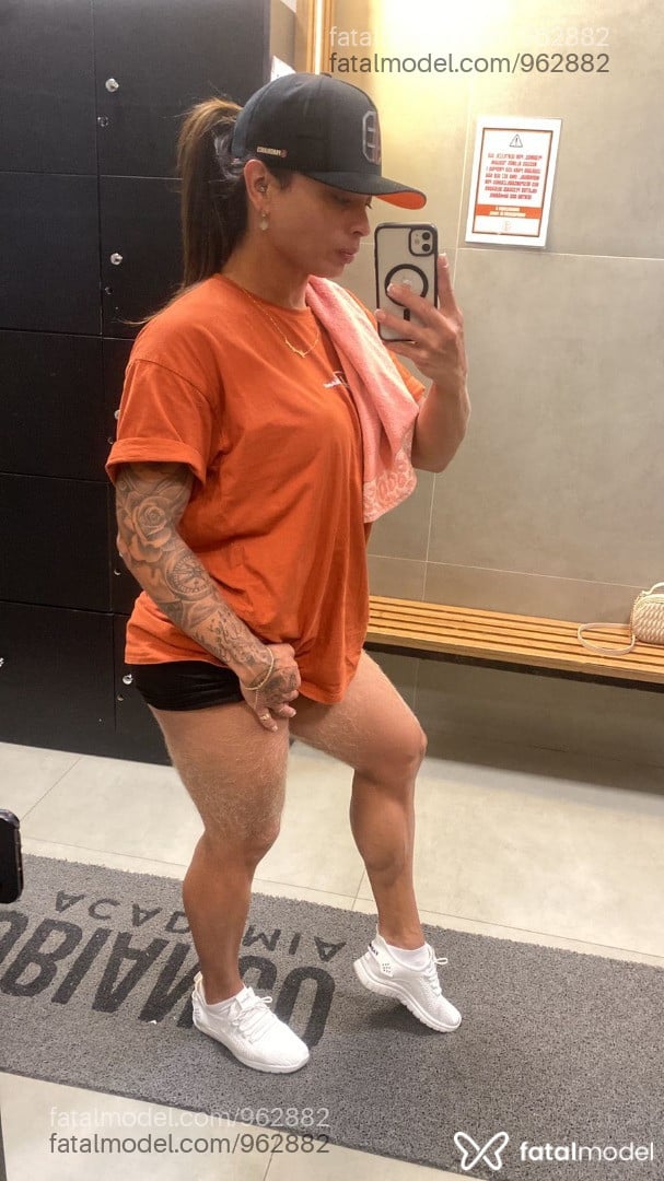 Acompanhante homem trans morena (o) de olhos castanhos - Linsy