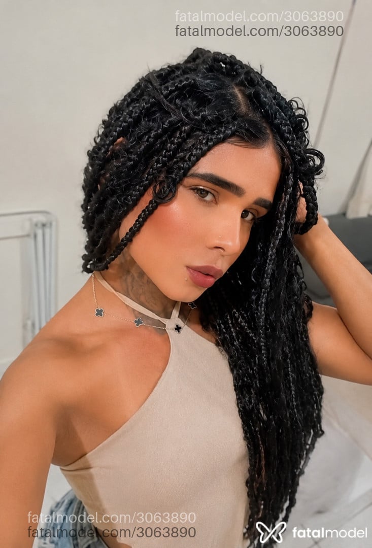 Acompanhante mulher trans morena (o) de olhos pretos - Luiza Lopes