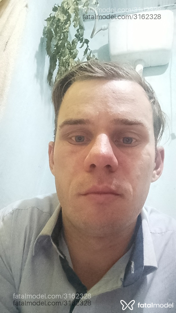 Acompanhante homem com cabelo castanho de olhos azuis - Cleidiomar Timm Acompanhante homem com cabelo castanho de olhos azuis - Cleidiomar Timm