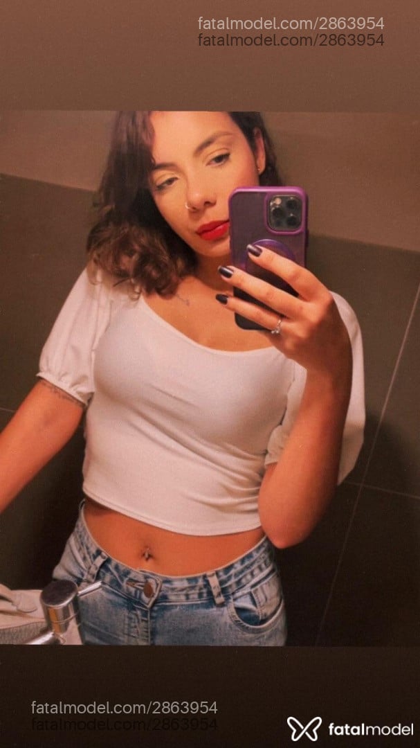 Acompanhante mulher com cabelo castanho de olhos pretos - Natália Acompanhante mulher com cabelo castanho de olhos pretos - Natália
