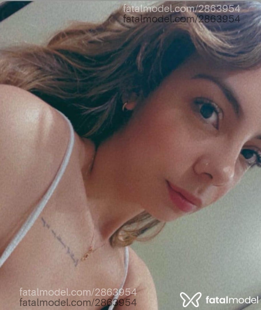 Acompanhante mulher com cabelo castanho de olhos pretos - Natália Acompanhante mulher com cabelo castanho de olhos pretos - Natália