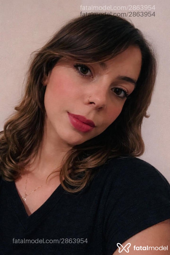 Acompanhante mulher com cabelo castanho de olhos pretos - Natália Acompanhante mulher com cabelo castanho de olhos pretos - Natália