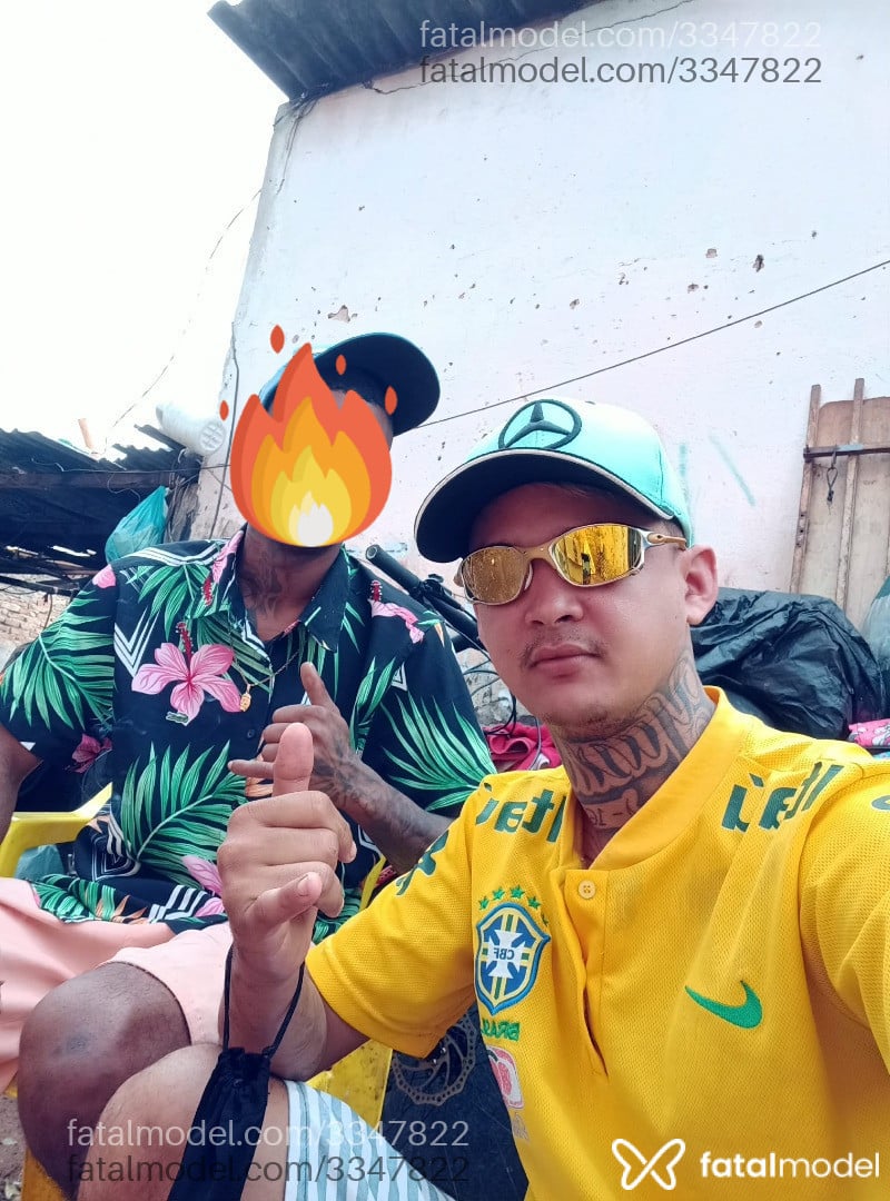 Acompanhante homem com cabelo castanho de olhos castanhos - Lucas