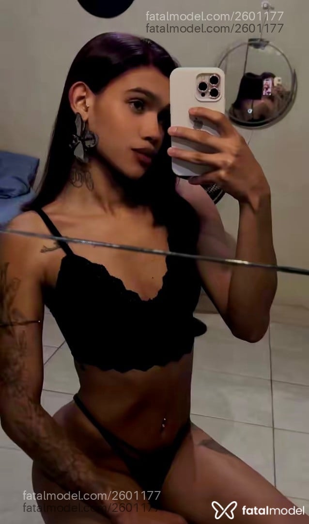 Acompanhante mulher trans ruiva (o) de olhos pretos - Thay
