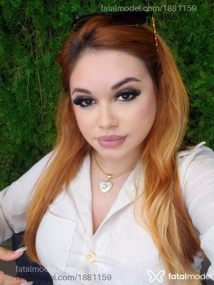 Acompanhante mulher trans ruiva (o) de olhos castanhos - Cassandra