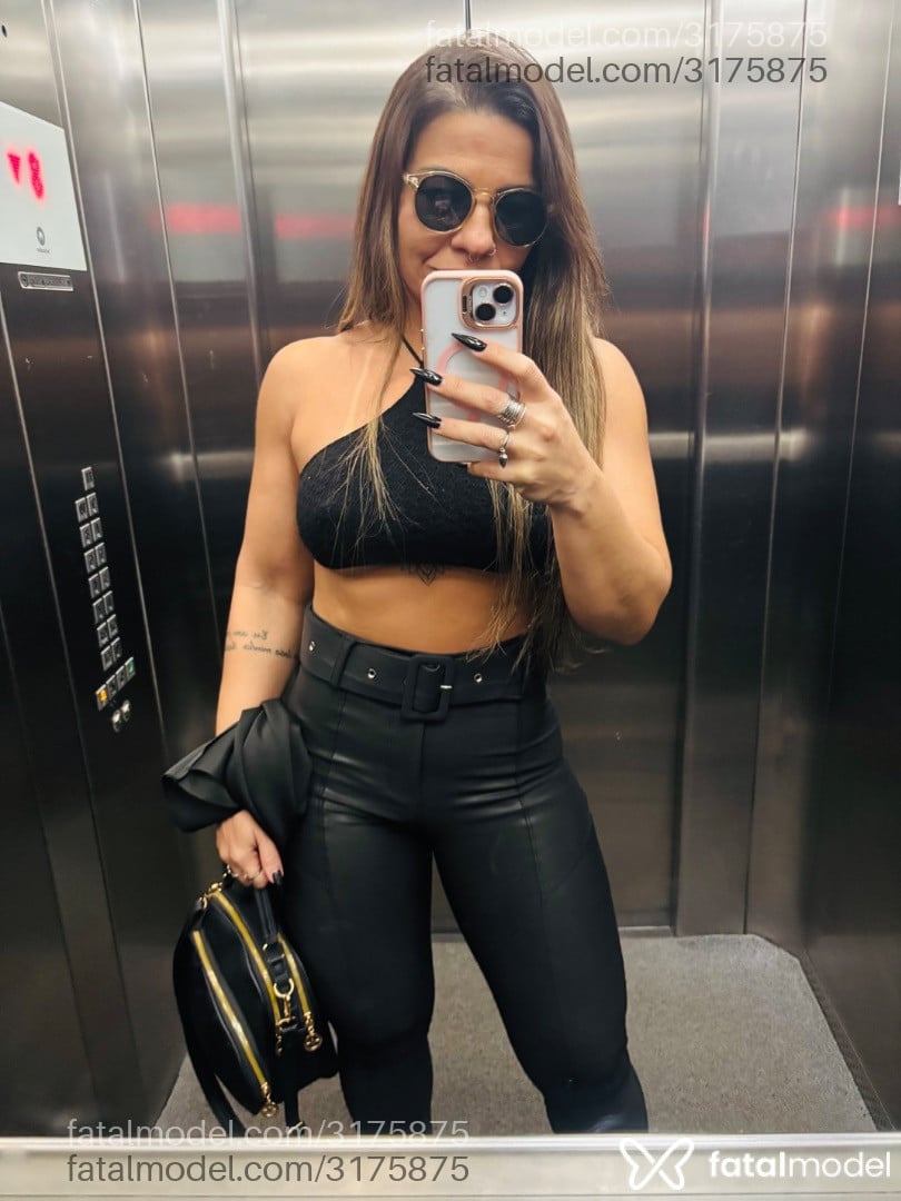 Acompanhante mulher com cabelo castanho de olhos castanhos - Manu Mendes