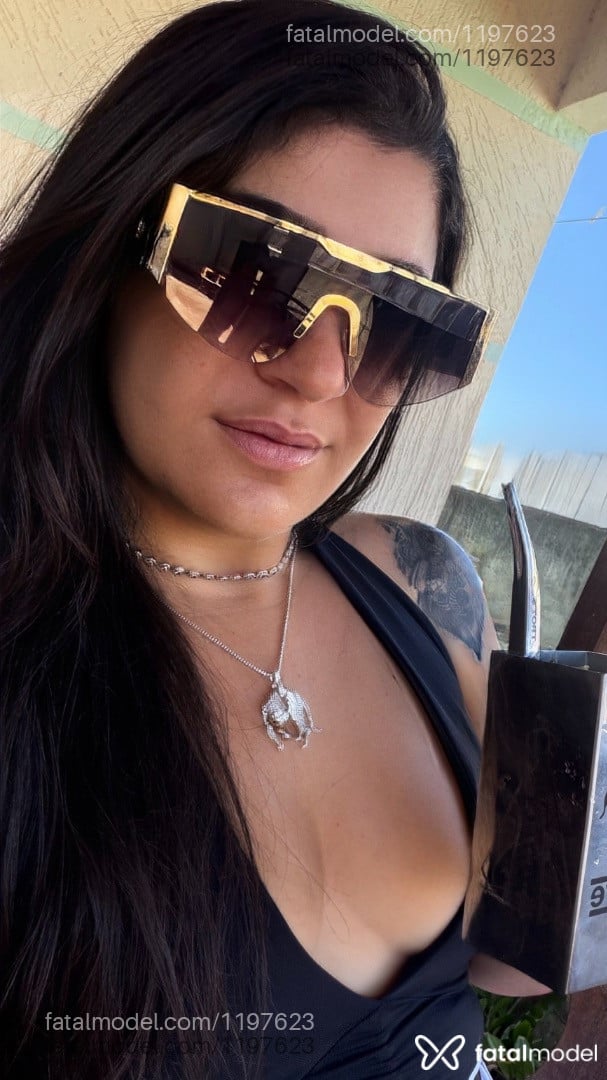 Acompanhante mulher com cabelo castanho de olhos castanhos - Alana Acompanhante mulher com cabelo castanho de olhos castanhos - Alana