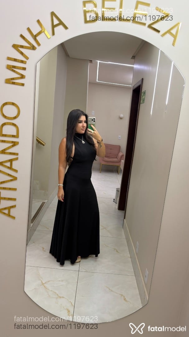 Acompanhante mulher com cabelo castanho de olhos castanhos - Alana