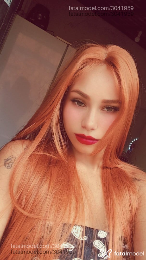 Acompanhante mulher ruiva (o) de olhos verdes - Laura
