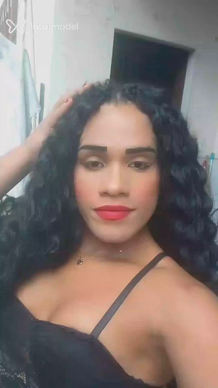 Acompanhante mulher trans com cabelo castanho de olhos pretos - Ramona
