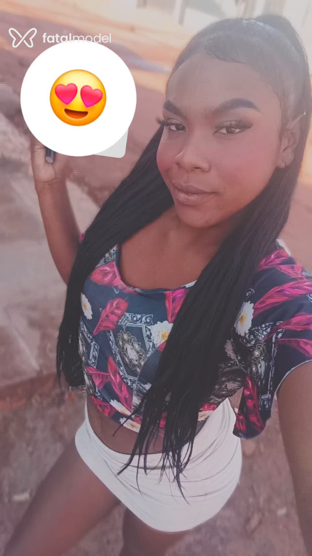 Acompanhante mulher trans morena (o) de olhos pretos - Luciana