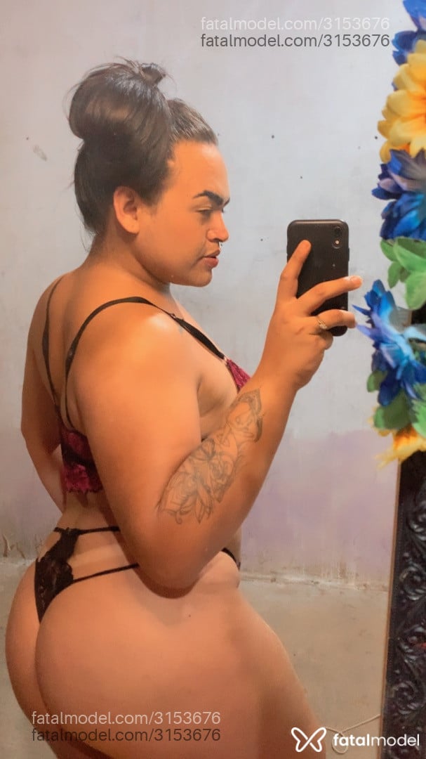 Acompanhante mulher trans morena (o) de olhos castanhos - Ravenna Keddy