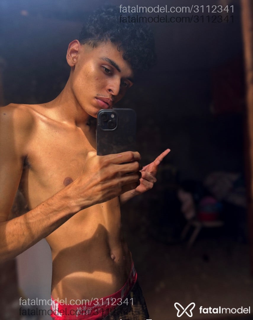 Acompanhante homem morena (o) de olhos castanhos - Leonardo Acompanhante homem morena (o) de olhos castanhos - Leonardo
