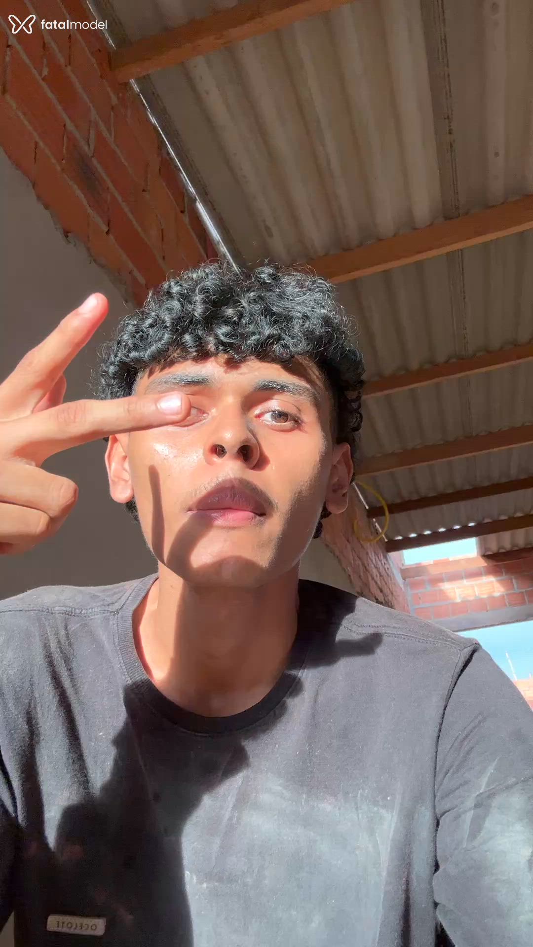 Acompanhante homem morena (o) de olhos castanhos - Leonardo Acompanhante homem morena (o) de olhos castanhos - Leonardo