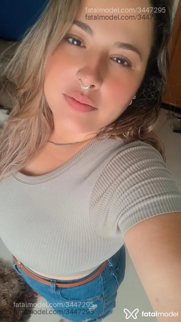 Acompanhante mulher loira (o) de olhos castanhos - Lady Peris