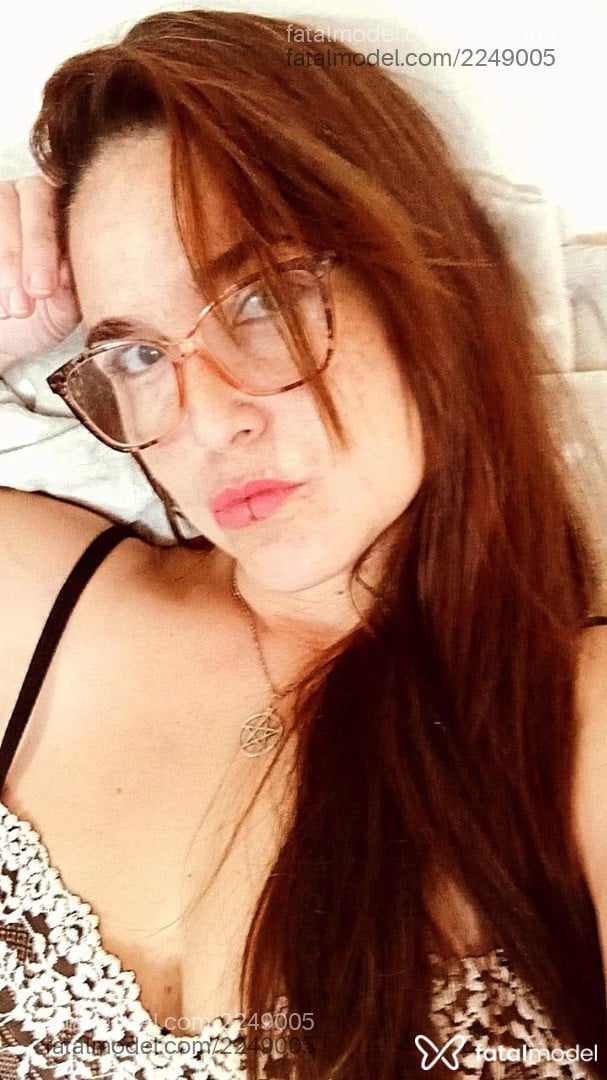 Acompanhante mulher ruiva (o) de olhos castanhos - Holly Acompanhante mulher ruiva (o) de olhos castanhos - Holly