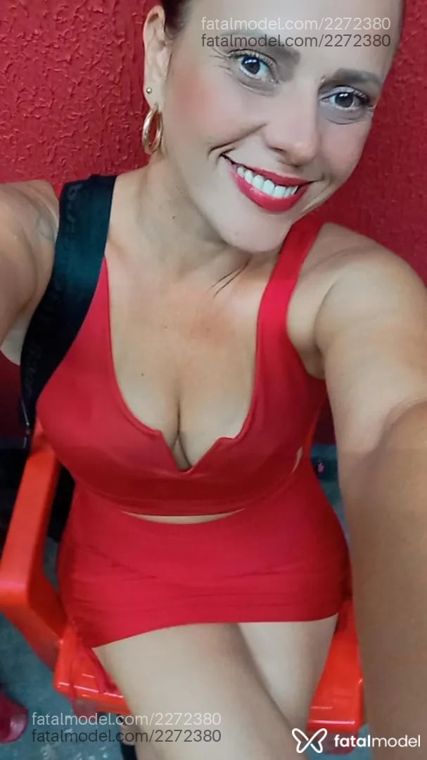 Acompanhante mulher com cabelo castanho de olhos castanhos - Isa Ferraz Acompanhante mulher com cabelo castanho de olhos castanhos - Isa Ferraz