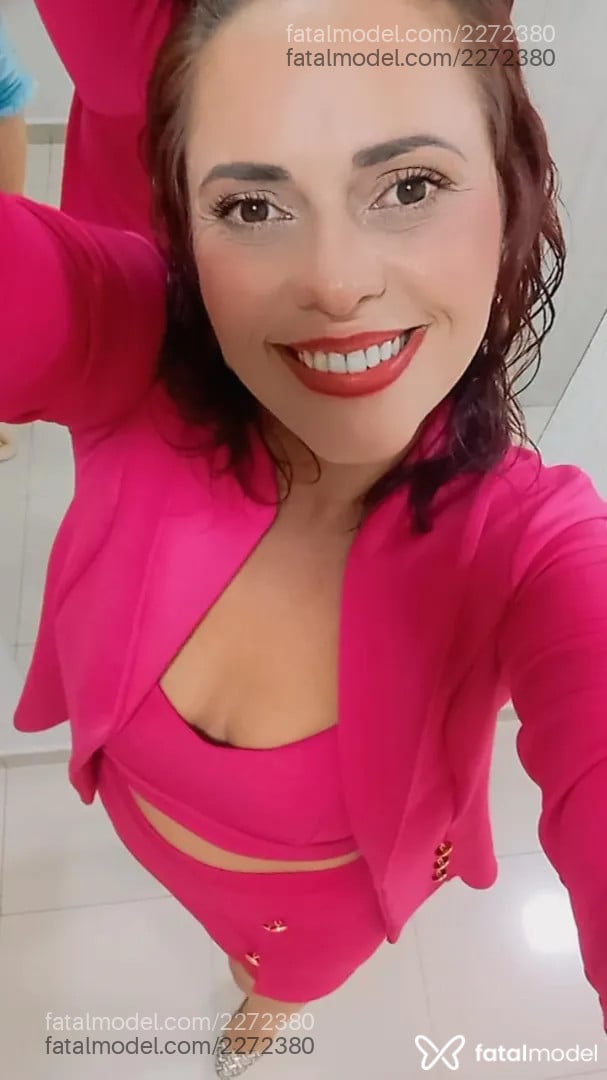 Acompanhante mulher com cabelo castanho de olhos castanhos - Isa Ferraz Acompanhante mulher com cabelo castanho de olhos castanhos - Isa Ferraz