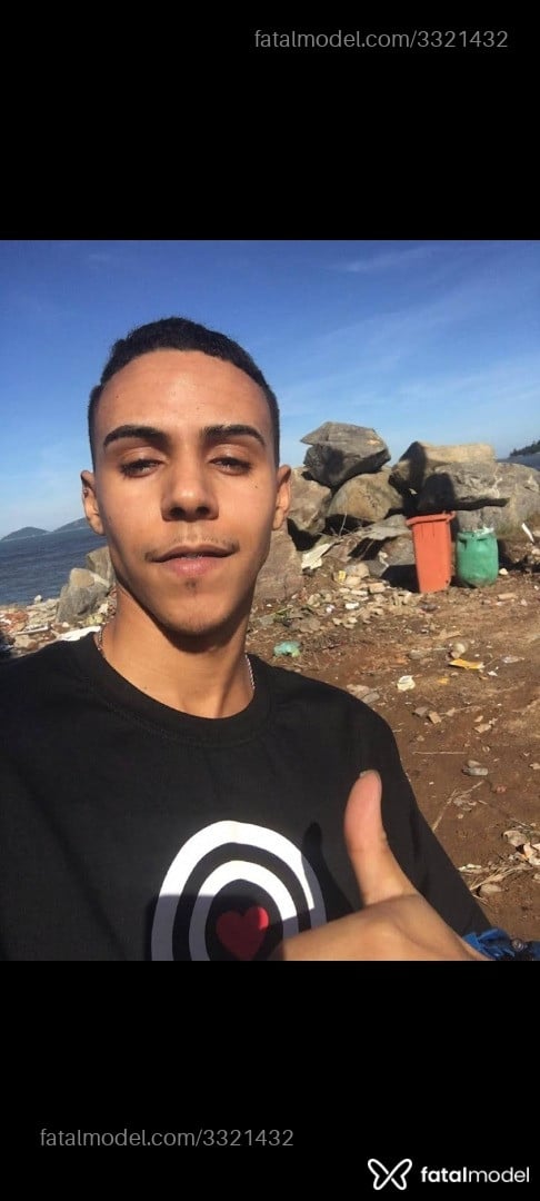 Acompanhante homem morena (o) de olhos pretos - Ayron
