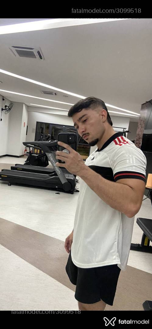 Acompanhante homem com cabelo castanho de olhos mel em São Paulo - Pedro Henrique