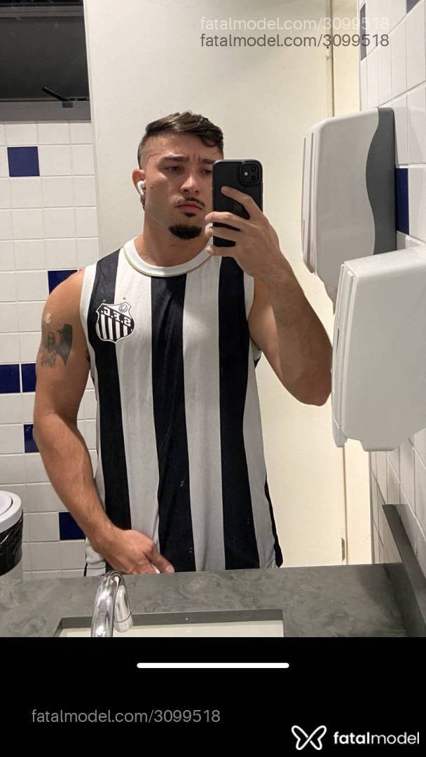 Acompanhante homem com cabelo castanho de olhos mel em São Paulo - Pedro Henrique