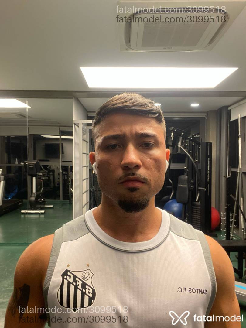 Acompanhante homem com cabelo castanho de olhos mel em São Paulo - Pedro Henrique
