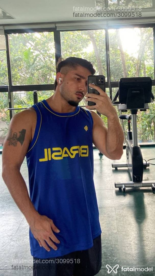 Acompanhante homem com cabelo castanho de olhos mel em São Paulo - Pedro Henrique