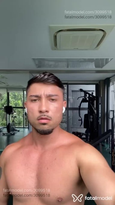 Acompanhante homem com cabelo castanho de olhos mel em São Paulo - Pedro Henrique