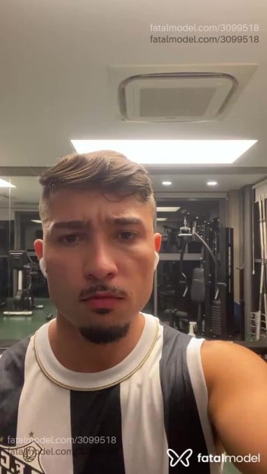 Acompanhante homem com cabelo castanho de olhos mel em São Paulo - Pedro Henrique