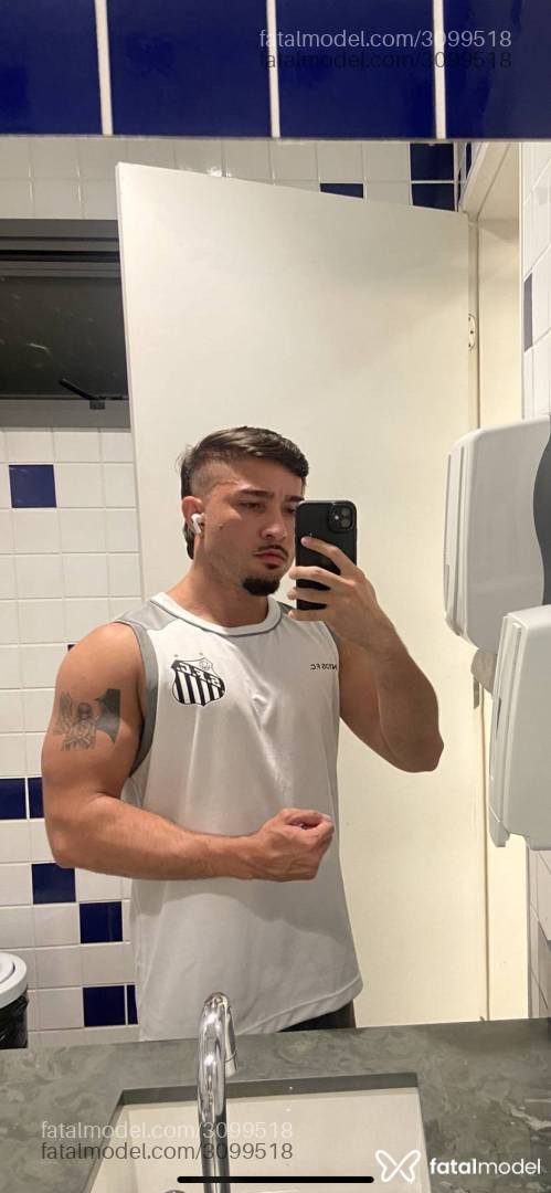 Acompanhante homem com cabelo castanho de olhos mel em São Paulo - Pedro Henrique
