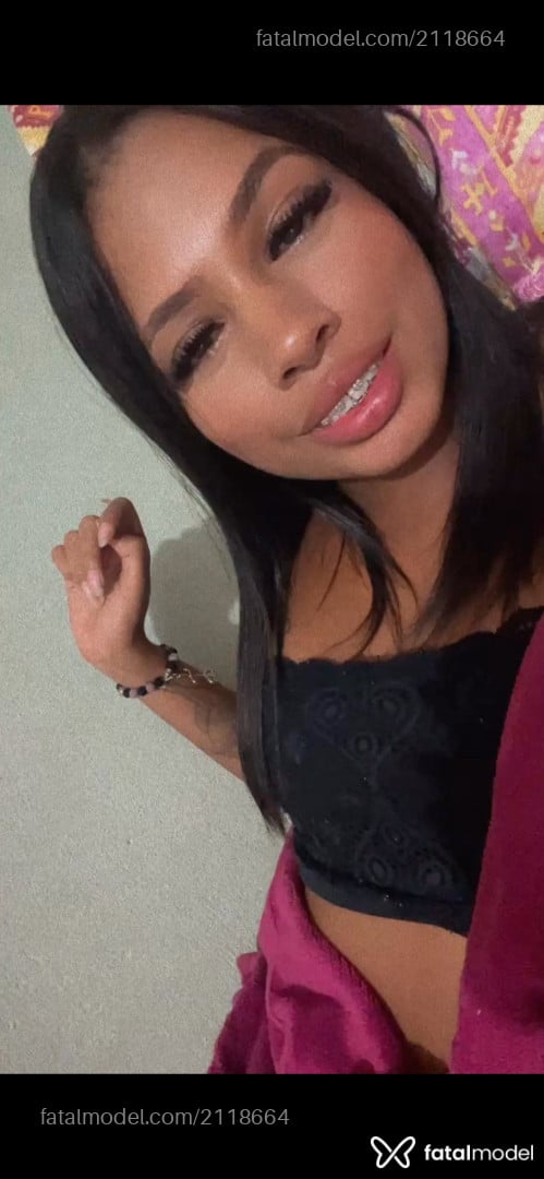 Acompanhante mulher morena (o) de olhos castanhos - Lara Victoria